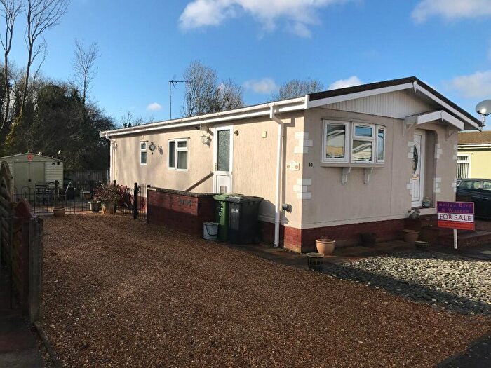 2 Bedroom Park Home For Sale In Plumtree Mobile Home Park, PE33