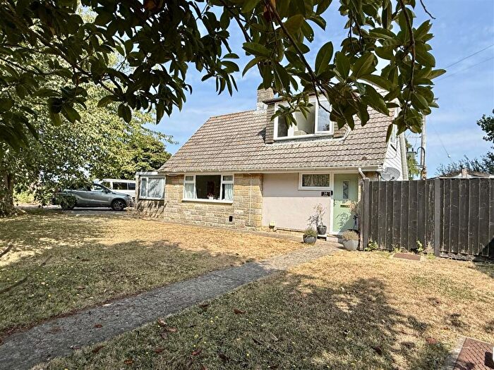 4 Bedroom Detached Bungalow For Sale In The Sheilings, Freshwater, PO40