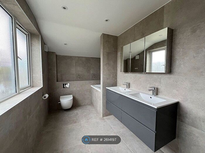 5 Bedroom Detached House To Rent In Wyatts Drive, Southend-On-Sea, SS1