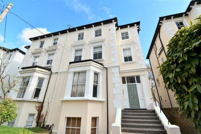 2 Bedroom Flat To Rent In St Philips Road, Surbiton, KT6