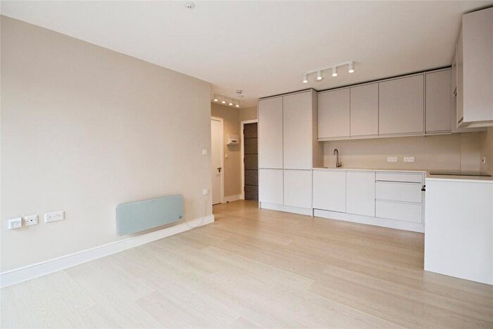 1 Bedroom Apartment To Rent In High Street, Crowthorne, Berkshire, RG45