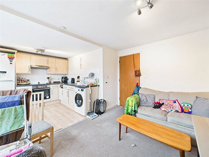 2 Bedroom Flat For Sale In Midland Mews, Bristol, BS2