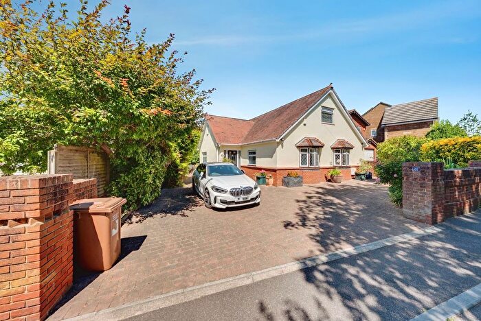 4 Bedroom Detached House For Sale In Hedge Place Road, Greenhithe, DA9
