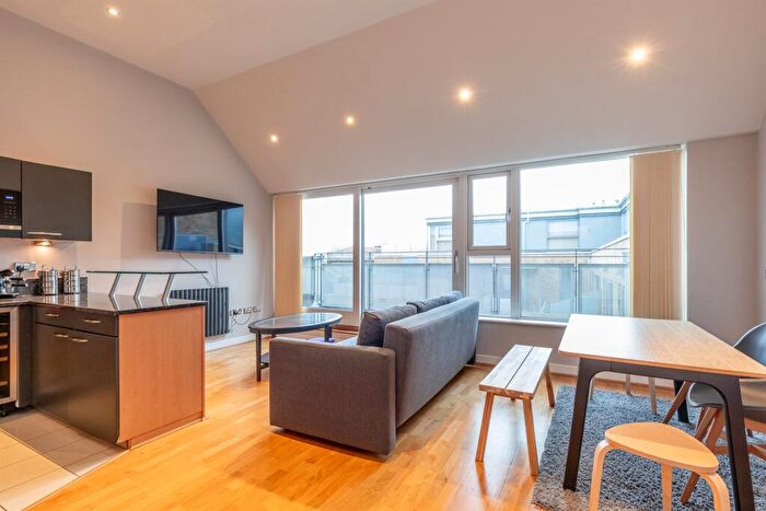 2 Bedroom Apartment To Rent In Merchants Road, Clifton, Bristol, BS8