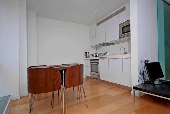 Studio To Rent In Ontario Tower, Fairmont Avenue, Canary Wharf, E14