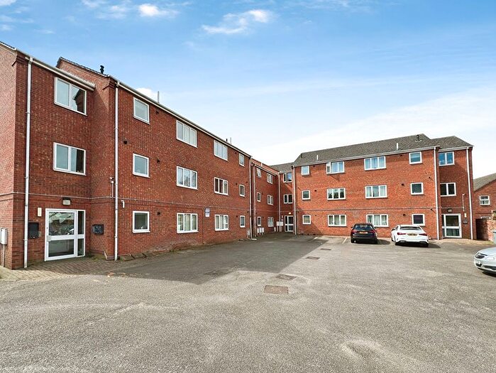 2 Bedroom Flat For Sale In University Court, Grantham, NG31