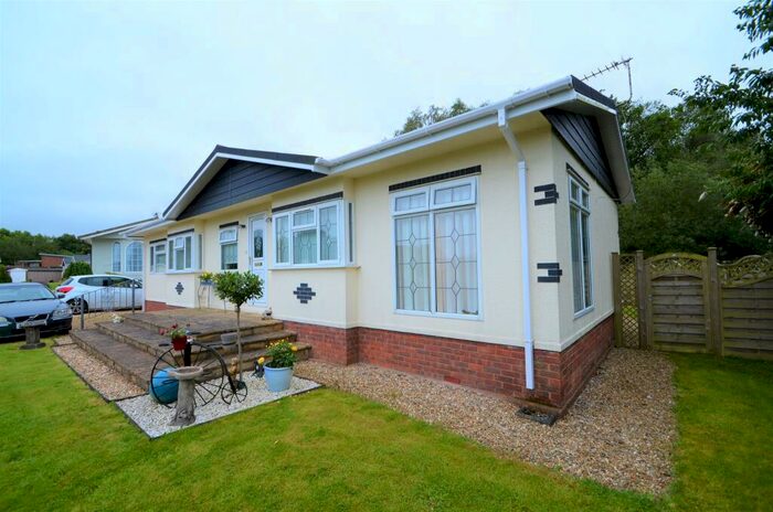 2 Bedroom Park Home For Sale In Willow View Park, Whimple, EX5