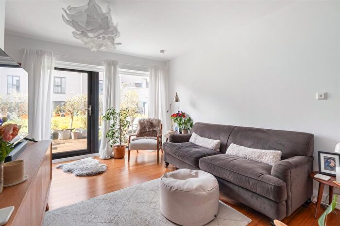 3 Bedroom Town House For Sale In Eagle Lane, Kelham, S3