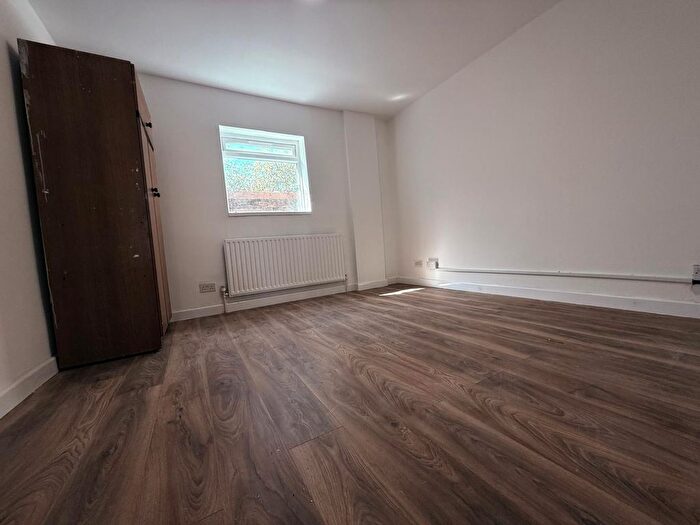 2 Bedroom Flat To Rent In London, N9