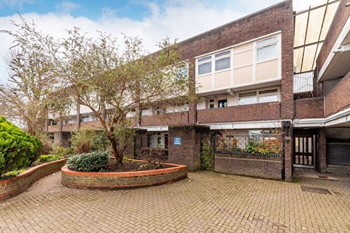 4 Bedroom Flat To Rent In York Road, Kingston, Kingston Upon Thames, KT2