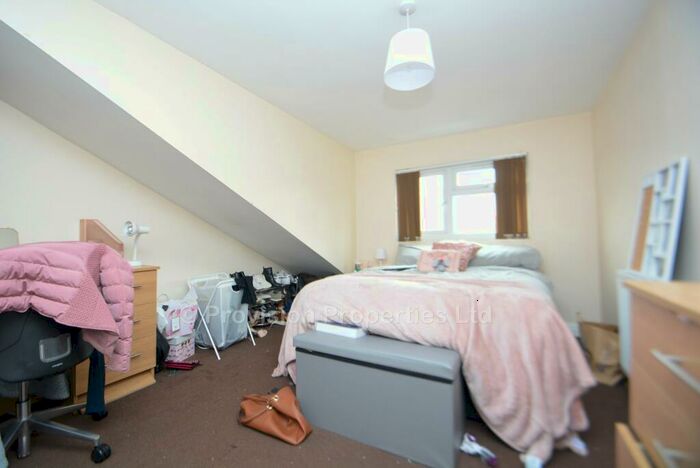 4 Bedroom Terraced House To Rent In Harold Mount, Hyde Park, Leeds, LS6