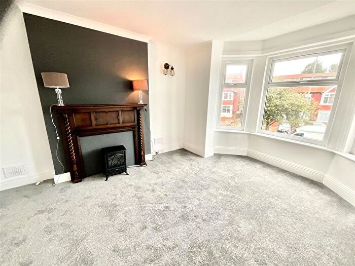 2 Bedroom Property To Rent In Tennyson Avenue, Scarborough, YO12