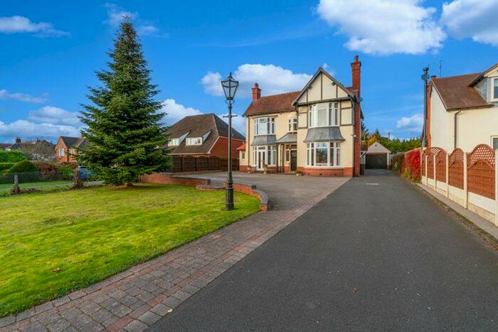 4 Bedroom Detached House For Sale In Bridgnorth Road, Stourton, DY7