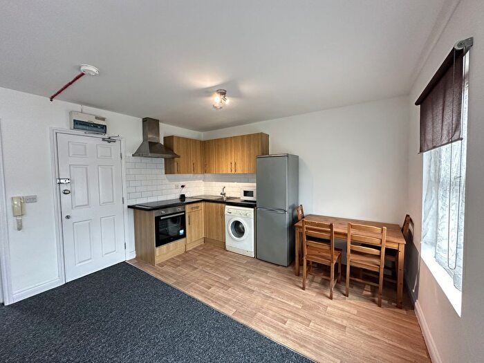 1 Bedroom Flat To Rent In Green Lane, Ilford, Essex, IG1