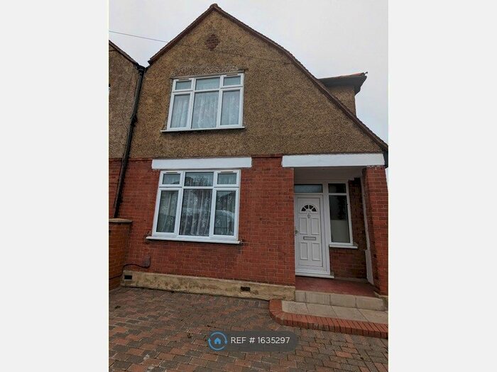 4 Bedroom Semi-Detached House To Rent In Middlesex, Middlesex, TW3