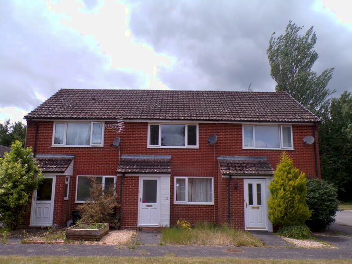 2 Bedroom House To Rent In Ringwood, BH24