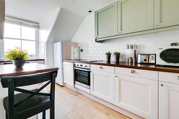 1 Bedroom Flat To Rent In Larkhall Rise, Clapham, SW4