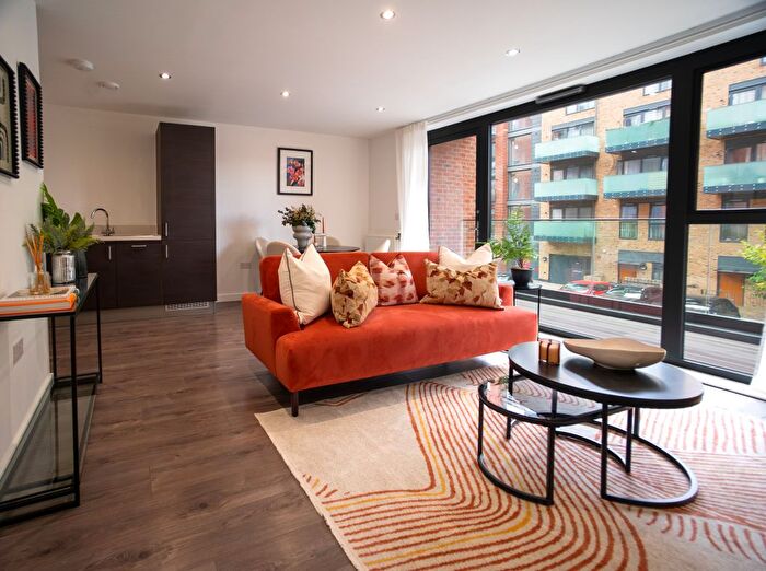 1 Bedroom Flat For Sale In Tewkesbury Road, West Ealing, W13