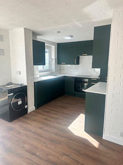 4 Bedroom Semi-detached House To Rent In Ravensbourne Park Crescent, London, SE6