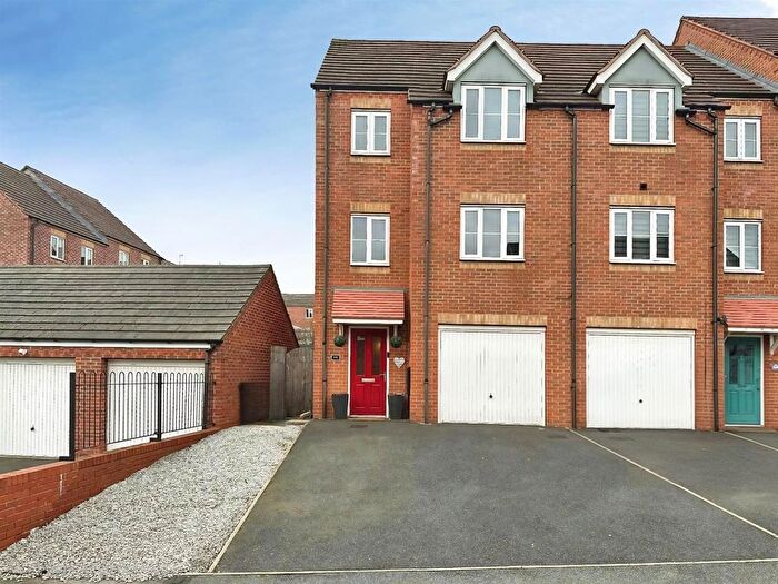 4 Bedroom Town House For Sale In Burtree Drive, Norton Heights, Staffordshire, ST6