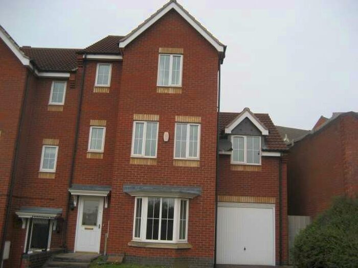 Houses to rent in Adelaide Close, LE4, Leicester