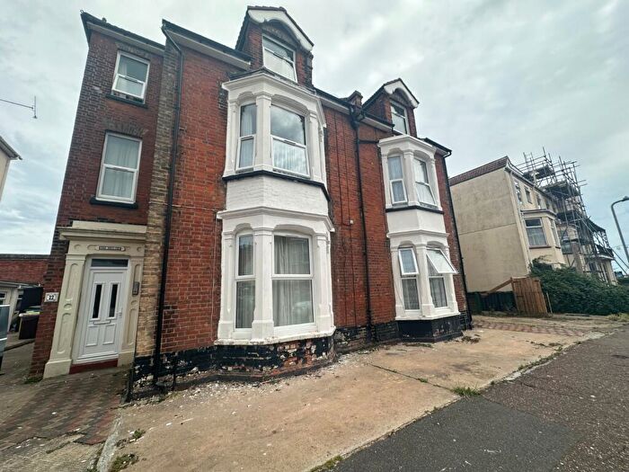 Flat To Rent In Colne Road, Clacton-On-Sea, CO15