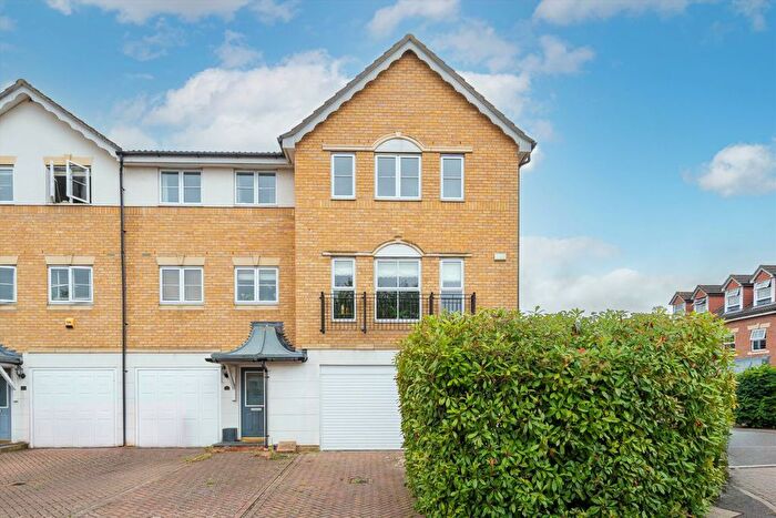 5 Bedroom End Terrace House To Rent In Bowater Gardens, Sunbury-On-Thames, TW16