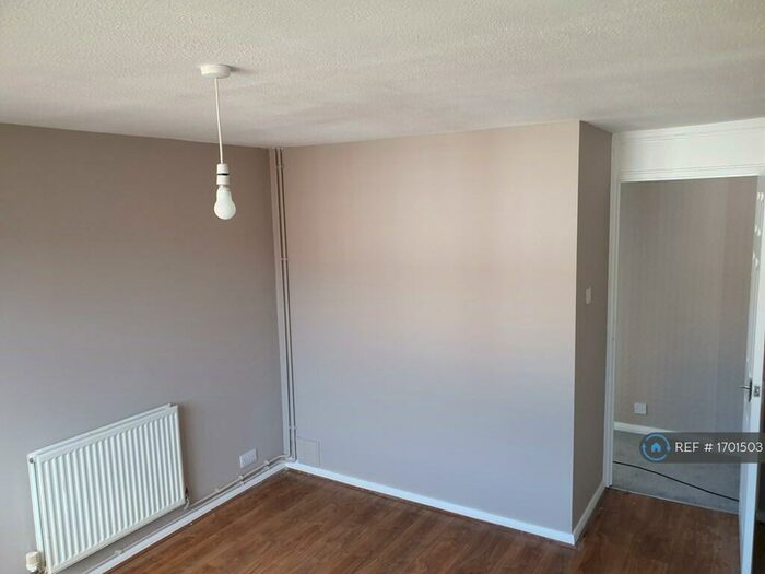 2 Bedroom Flat To Rent In Stoneyfield, Bootle, L30