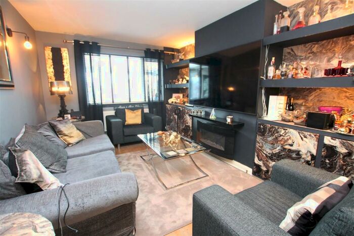 3 Bedroom Bungalow To Rent In Wicklands Avenue, Saltdean, Brighton, BN2