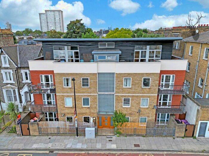 3 Bedroom Flat To Rent In Campbell Road, London, E3