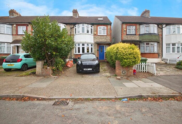 4 Bedroom House For Sale In Seymer Road, Romford, RM1