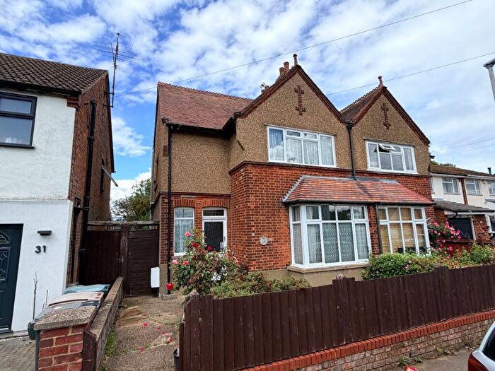 2 Bedroom Semi-Detached House For Sale In Lothair Road, LU2