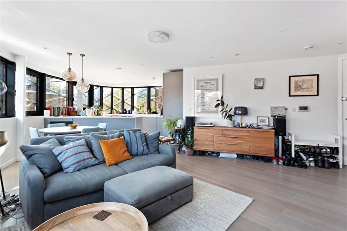 2 Bedroom Apartment For Sale In Princelet Street, London, E1