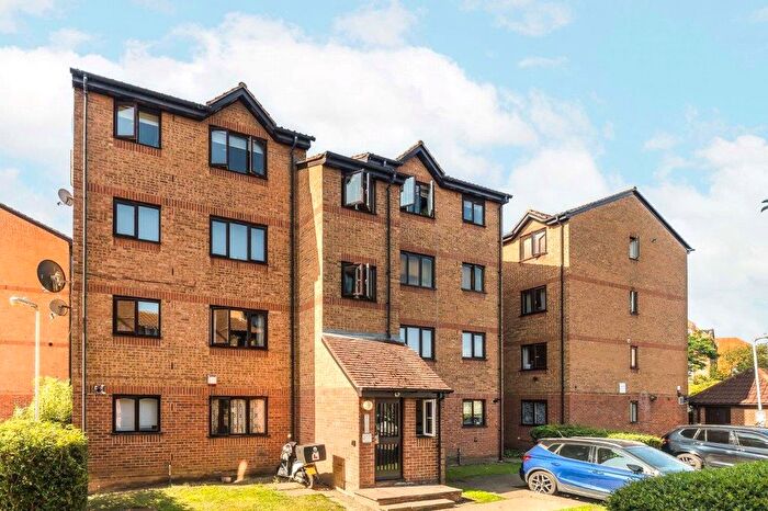 Studio To Rent In Glenville Grove, New Cross, London, SE8