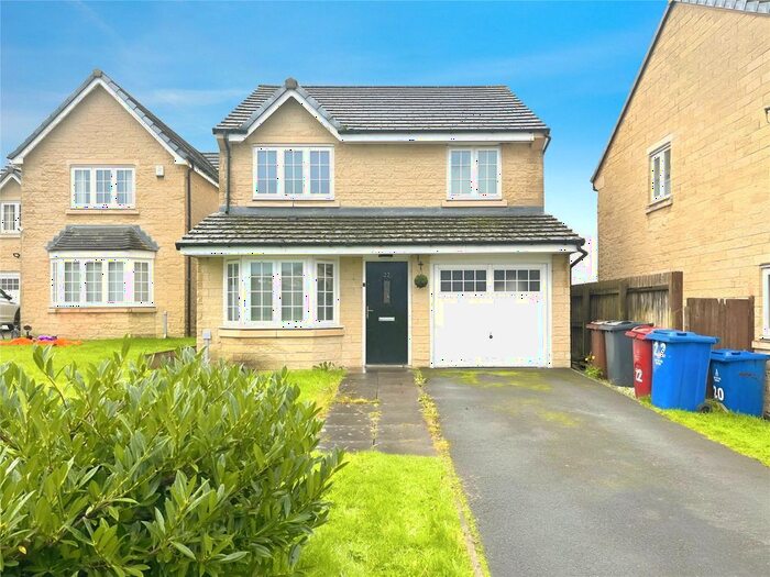 4 Bedroom Detached House To Rent In Coulthurst Gardens, Darwen, Lancashire, BB3