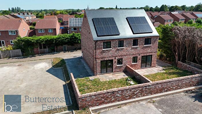 3 Bedroom Semi-Detached House For Sale In Mills Drive, Farndon Road, Newark, NG24