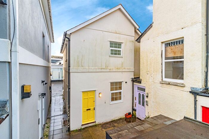 2 Bedroom Maisonette For Sale In Queen Street, Newton Abbot, TQ12