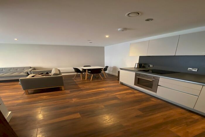 3 Bedroom Flat To Rent In Rivergate, Ordsall Lane, M5