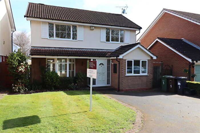 5 Bedroom Detached House To Rent In , Stonehill Croft Shirley, B90
