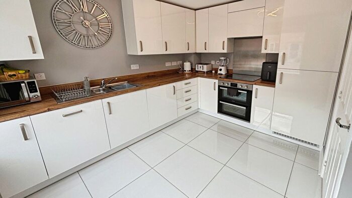 3 Bedroom End Of Terrace House For Sale In Taylor Close, Branston, LN4