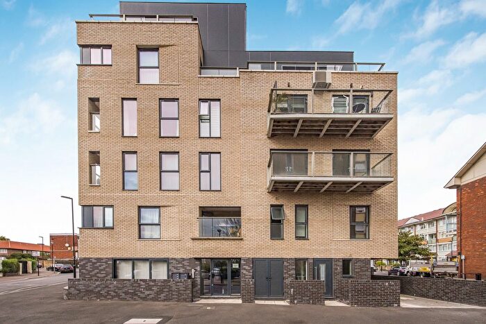 4 Bedroom Maisonette For Sale In Church Street, London, E15
