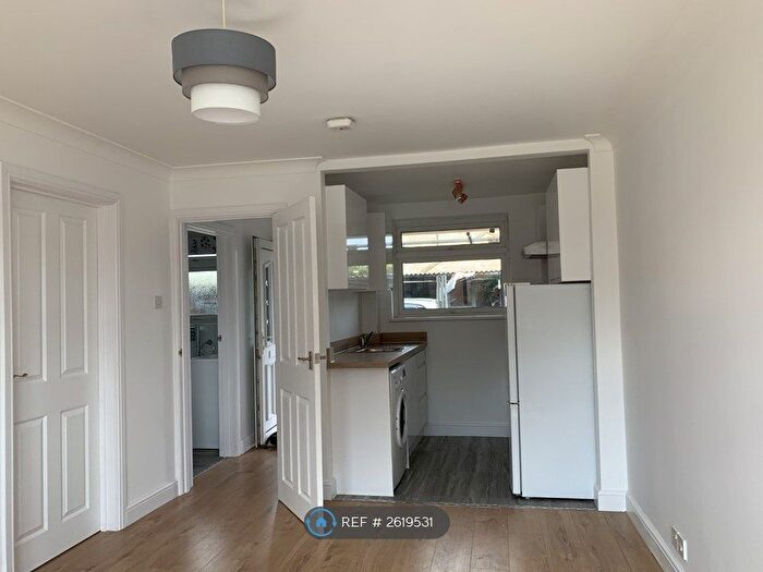 1 Bedroom Flat To Rent In Laleham Road, Staines-Upon-Thames, TW18