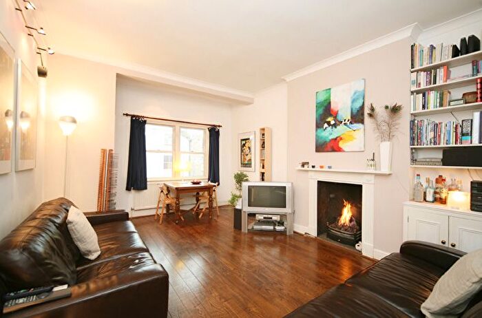 2 Bedroom Flat To Rent In Devonport Road, London, W12