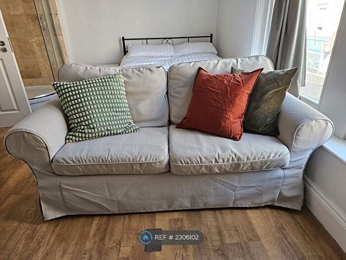 Studio To Rent In First Floor, Bristol, BS8