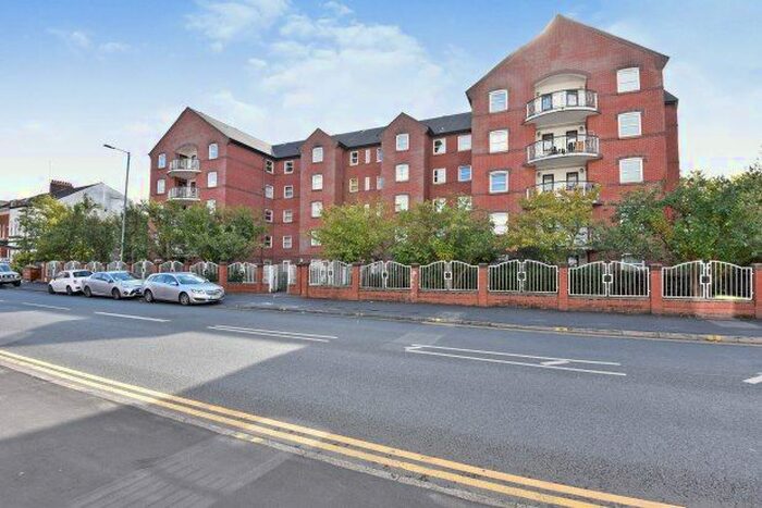 1 Bedroom Flat To Rent In Hathersage Road, Manchester, M13