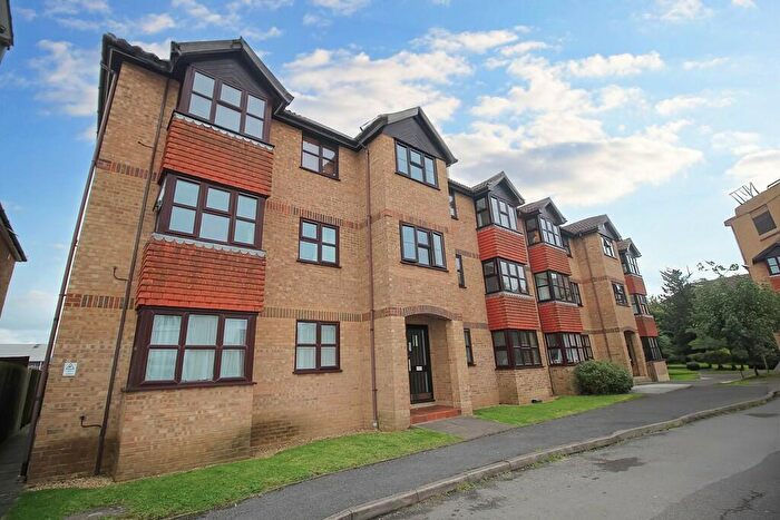 1 Bedroom Flat To Rent In Swan Court, Mangles Road, GU1