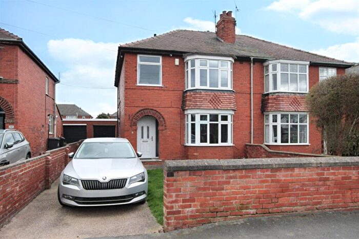 3 Bedroom Semi Detached House For Sale In Tenter Road, Warmsworth, Doncaster, DN4