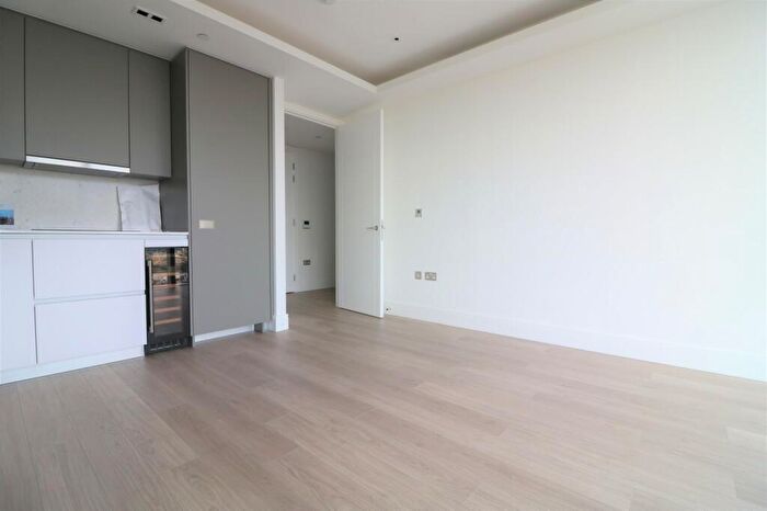 2 Bedroom Apartment To Rent In Carrara Tower, City Road, Bollinder Place, London, EC1V
