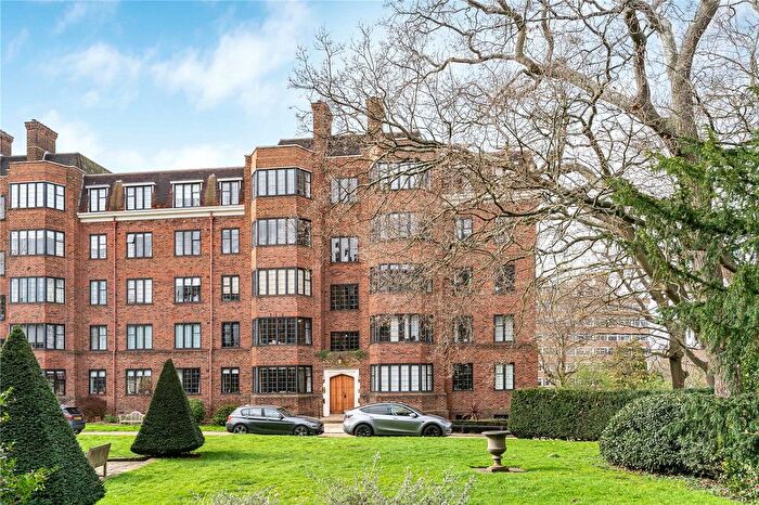 3 Bedroom Flat For Sale In Manor Fields, London, SW15