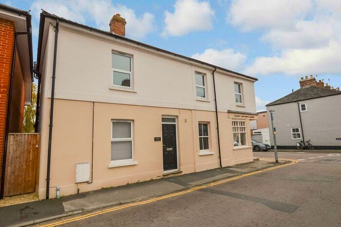 3 Bedroom Flat To Rent In North Street, Salisbury, SP2